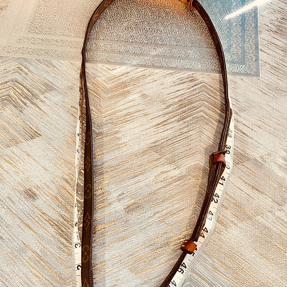 Louis Vuitton Strap Unversal Ajustabile size.
The price Is For 1 strap only!! - Picture 9 of 16